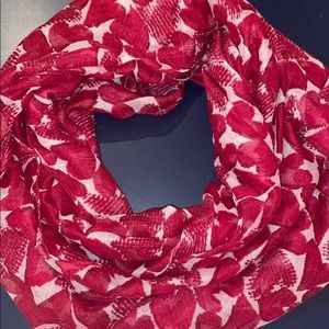 Red hearts infinity scarf